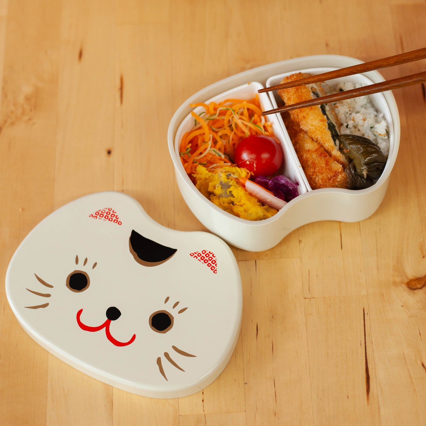 顔のお弁当箱 まねき猫