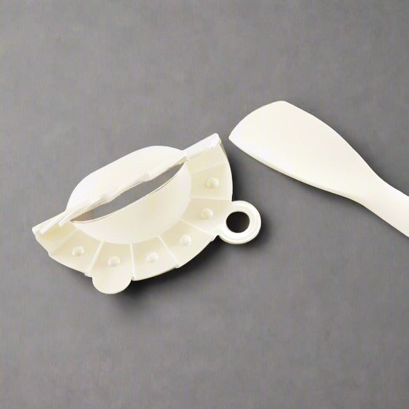 手作り餃子型 完成した餃子イメージ – ヘラ付きセット