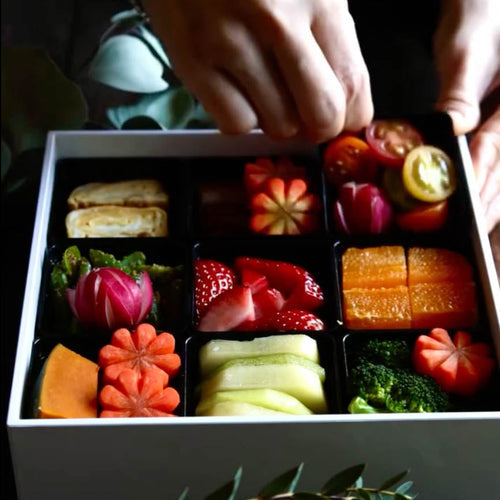 Bento&coの行楽弁当箱ホワイトに詰めたスタイリッシュなピクニック弁当｜@pascalestableさんのアレンジ