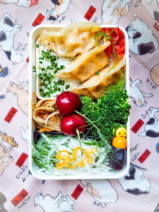 海外SNSで紹介されたBento&coのお弁当箱と風呂敷