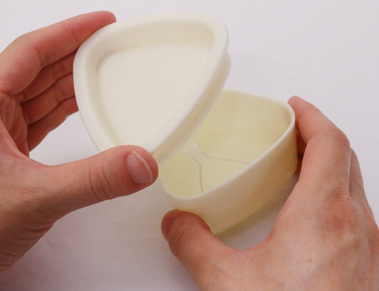 エンボス加工 三角おむすび型WHが人気！