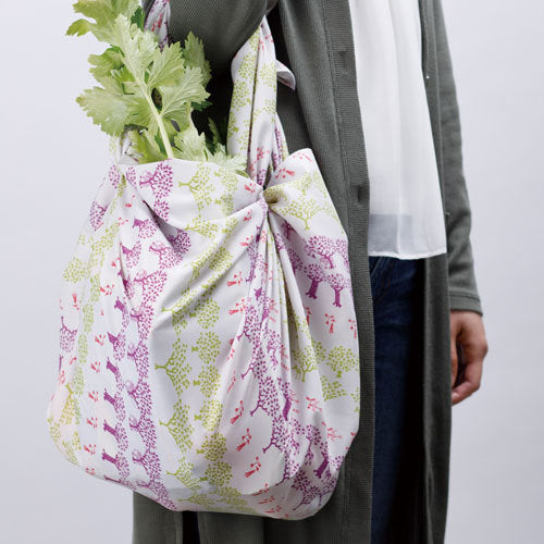 撥水加工の風呂敷をエコバッグに