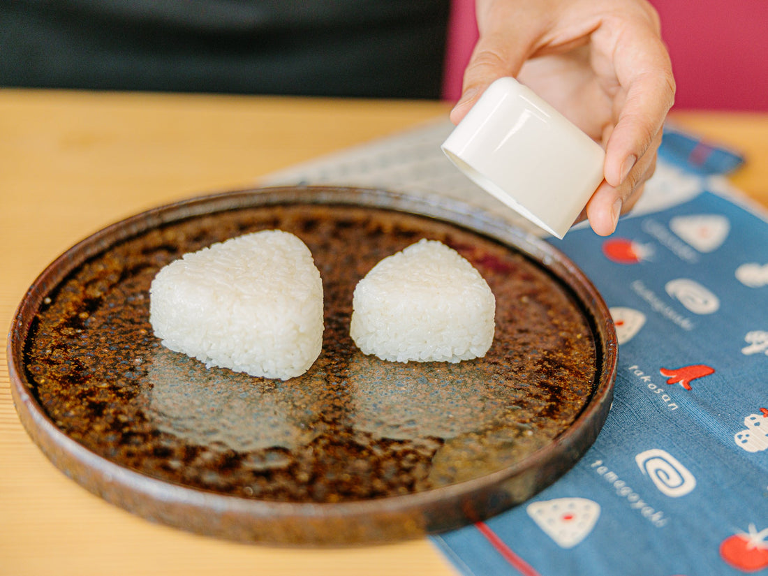 おにぎり型で作った三角おにぎり