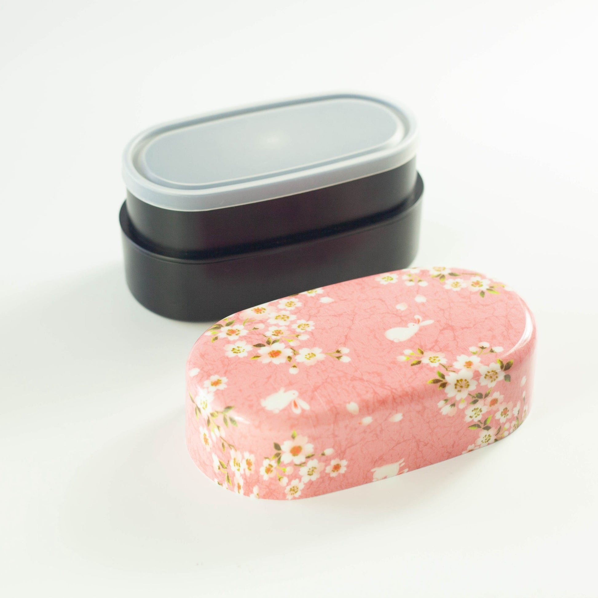 布貼加賀小判弁当 桜うさぎ 830ml 全体イメージ（2色）ピンク 蓋を開けたところ