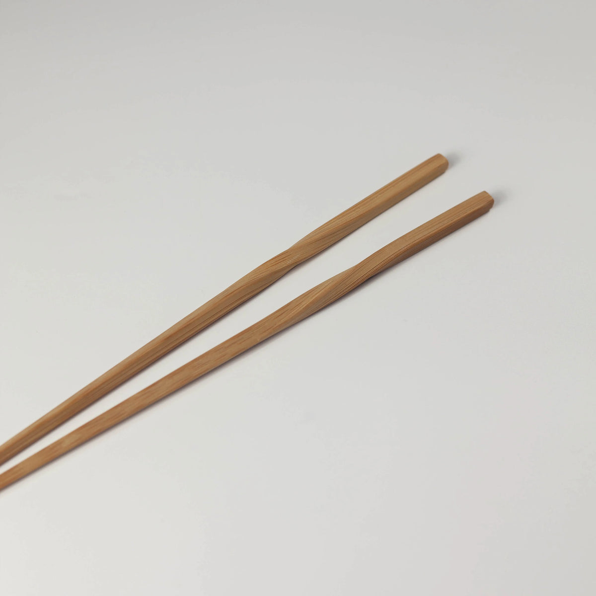 すす竹ねじり取り箸の持ち手と竹の自然な風合い
