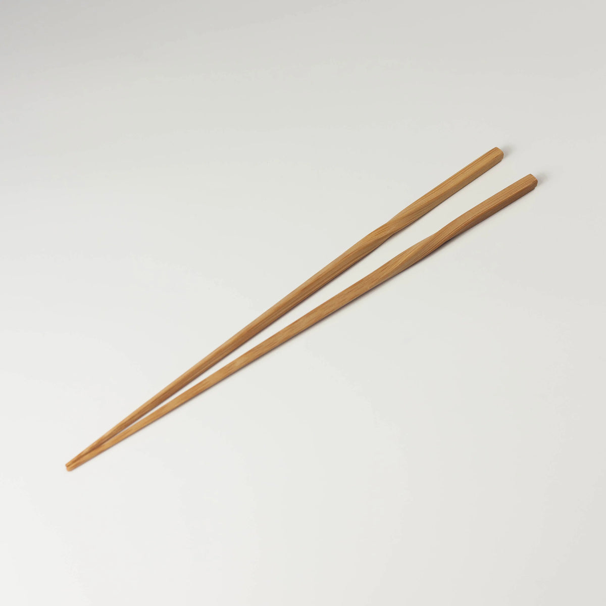 すす竹ねじり取り箸 30cmの一膳を並べた全体像
