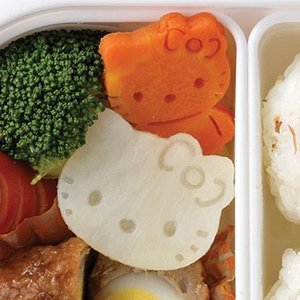 ハローキティ かわいい顔の野菜抜き型