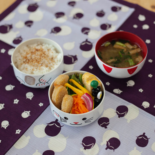こけし弁当 まねきねこ   二段弁当箱 使用例 味噌汁
