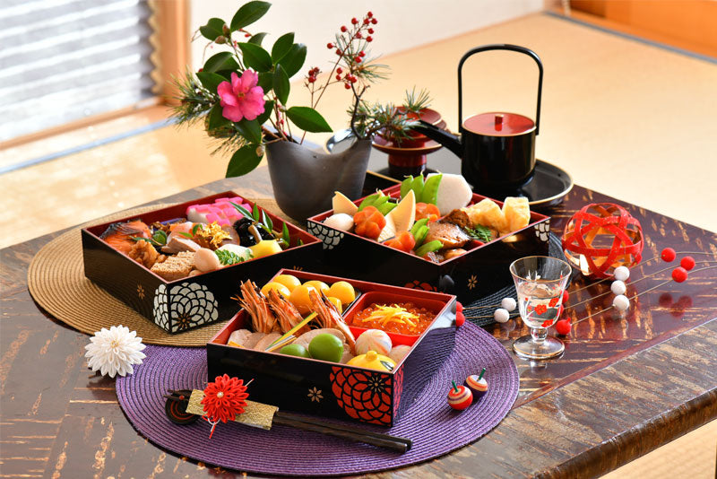 18.0 匠三段重 赤百華 – Bento&co 京都発弁当箱専門店