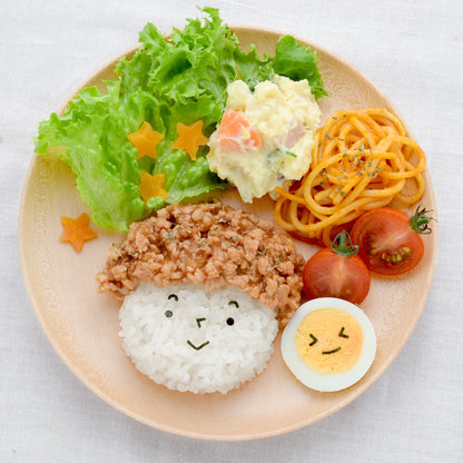 にこにこパンチ miniで作った笑顔のご飯とゆで卵入りプレート — そぼろ・ポテサラ・ミニトマト添え