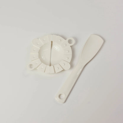 手作り餃子型 完成した餃子イメージ – ヘラ付きセット