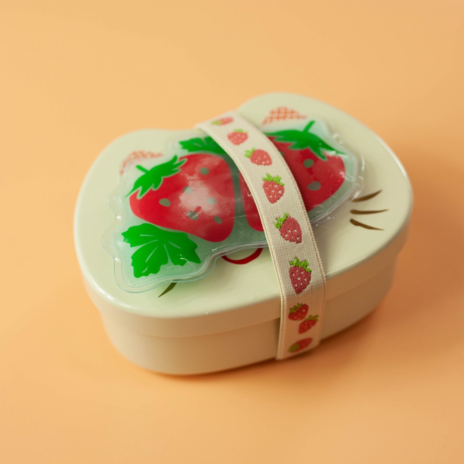 保冷剤 & ランチベルト フルーツ柄 いちご