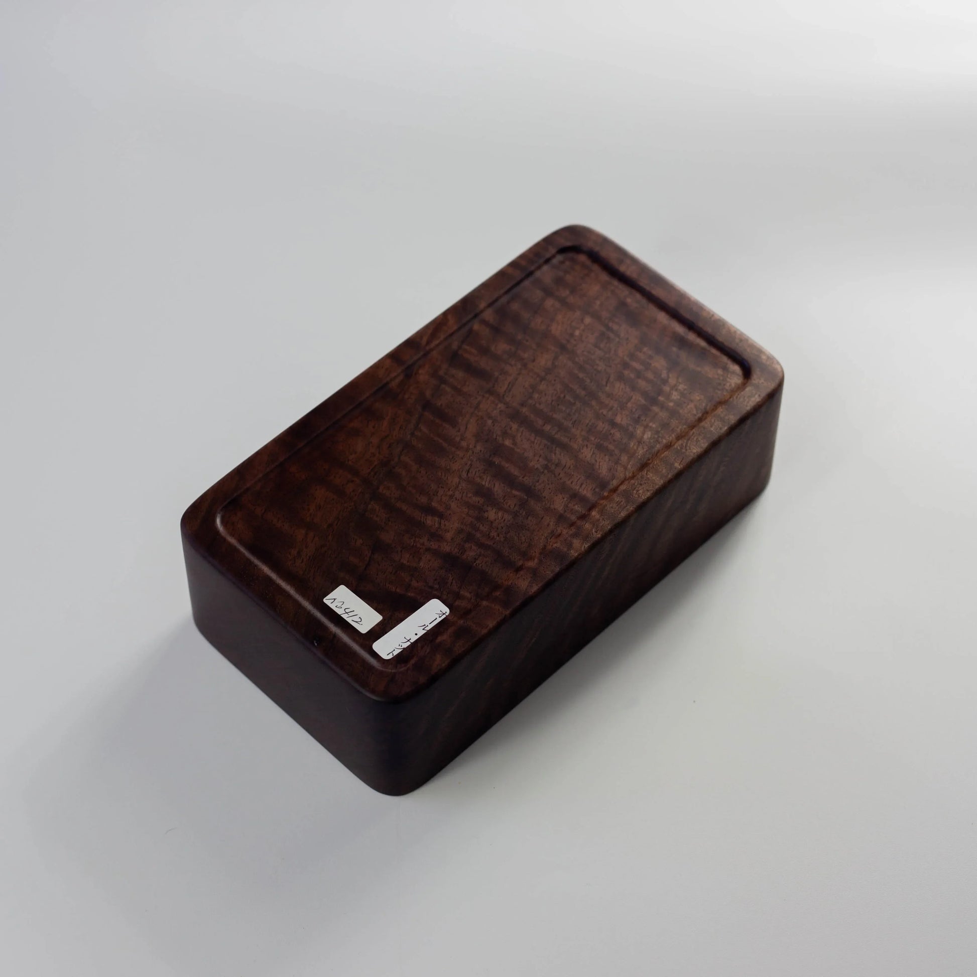 Miyama Bento Box 412 ウォールナット 全体 — 深みのある濃褐色が美しい天然ウォールナット材の木製弁当箱