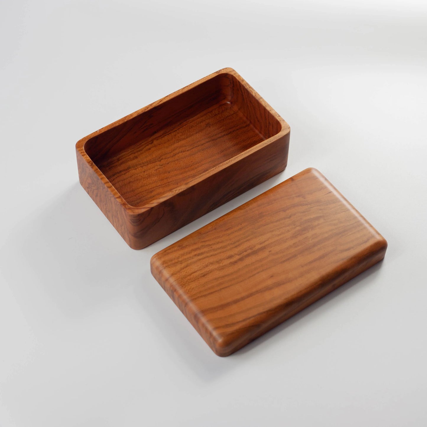 Miyama Bento Box 413 桜 全体 — 温かみのある赤褐色が美しい天然桜材の木製弁当箱