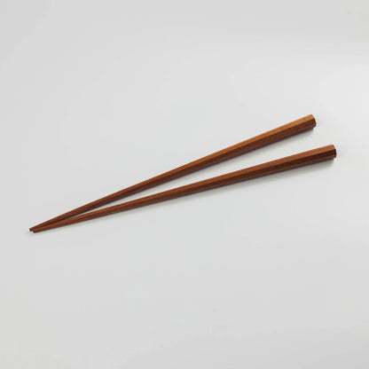 Miyama 八角箸 桜 全体 — 温かみのある淡い茶色が美しい天然桜材の八角箸