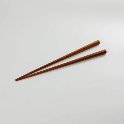Miyama 八角箸 桜 全体 — 温かみのある淡い茶色が美しい天然桜材の八角箸