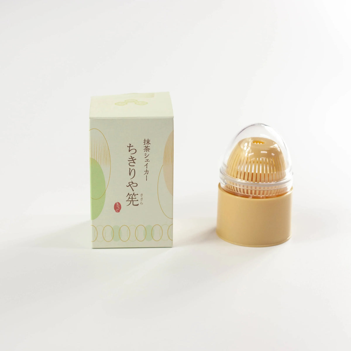 ちきりやの抹茶シェイカー本体と淡い緑色のパッケージ