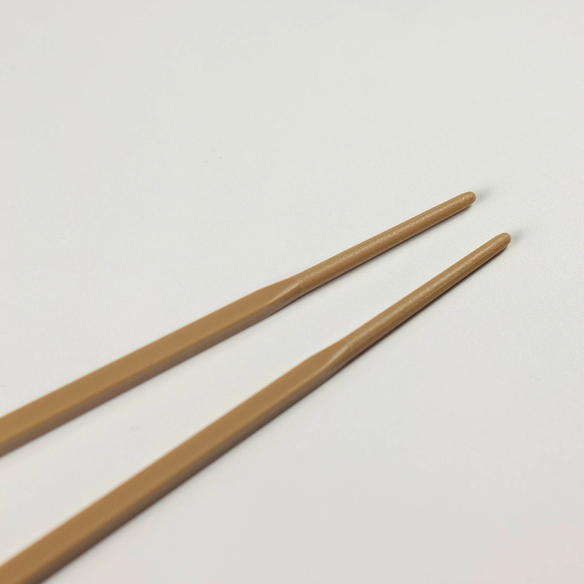 にゃお にくきゅうコンビセットのすべり止め加工が施された箸先のアップ
