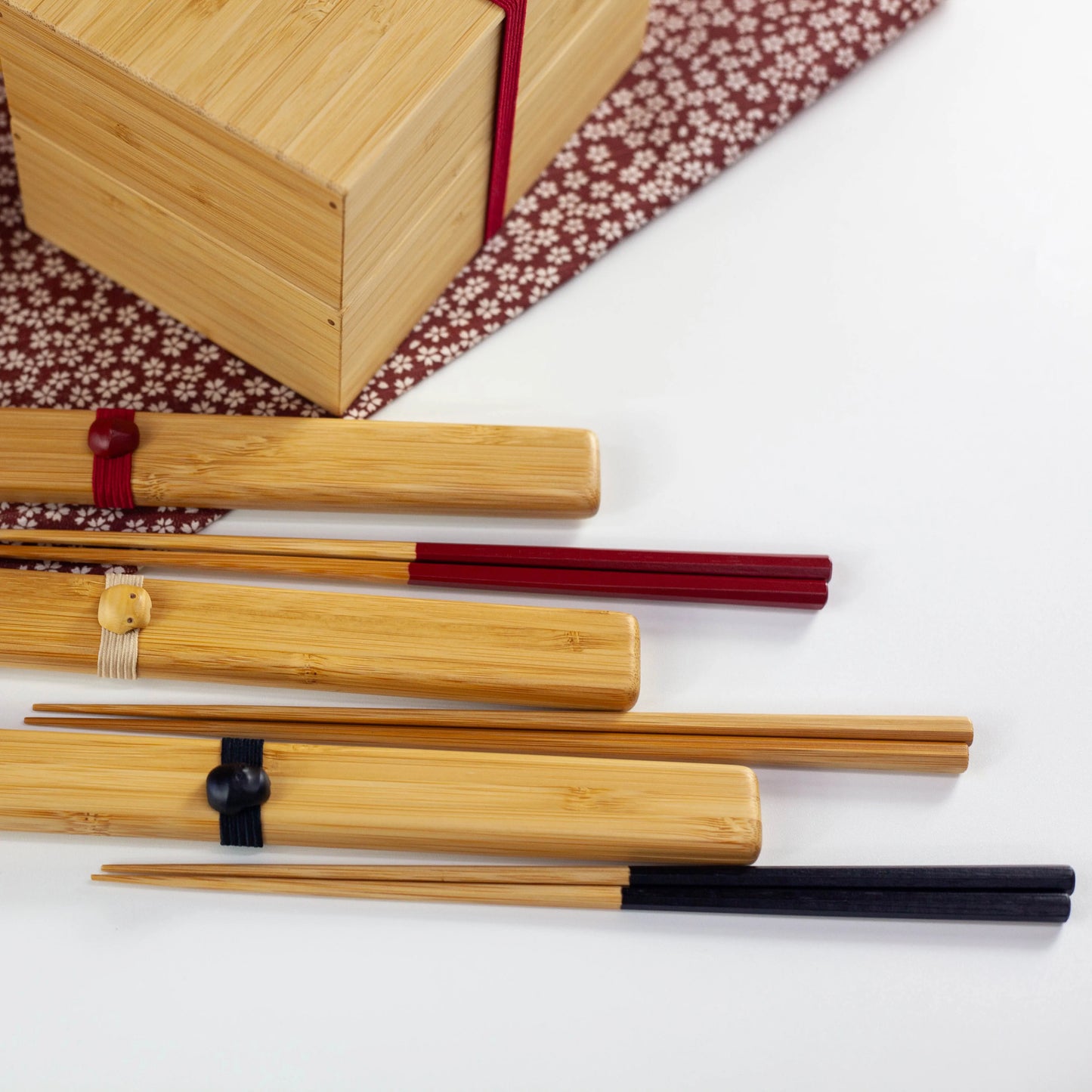 竹製二段弁当箱・箸・風呂敷のセット（ベージュ・赤・黒の3色展開）- Bento&co