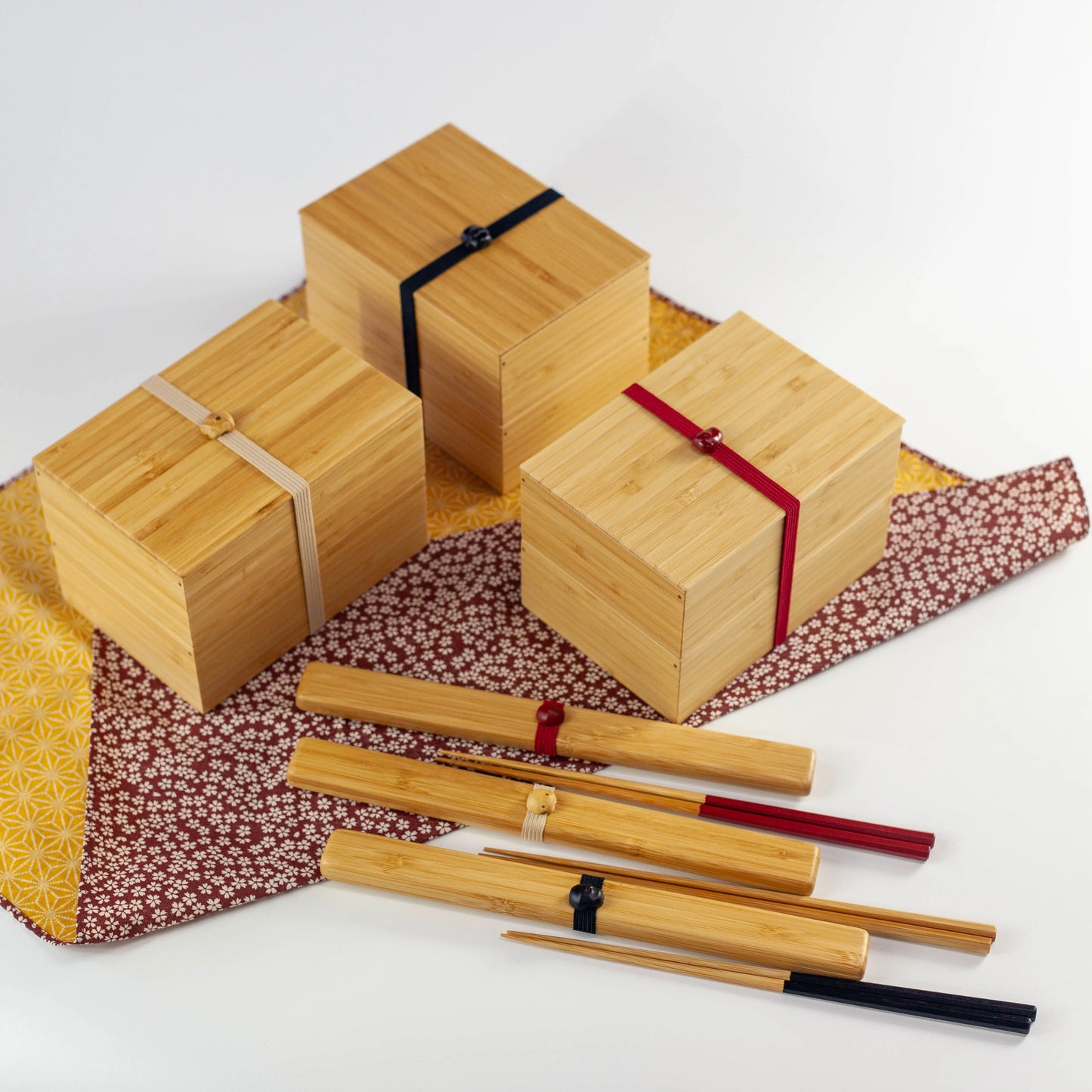 竹製二段弁当箱・箸・風呂敷のセット（ベージュ・赤・黒の3色展開）- Bento&co