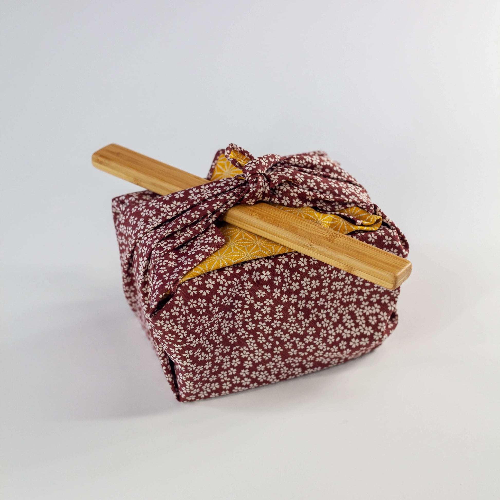 竹製二段弁当箱・箸・風呂敷のセット（ベージュ・赤・黒の3色展開）- Bento&co