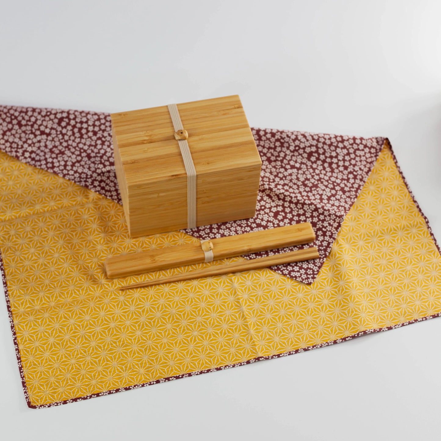竹製二段弁当箱・箸・風呂敷のセット（ベージュ）- Bento&co